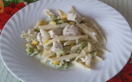 Cestoviny s brokolicou, kukuricou a kuracím mäsom