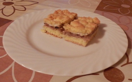 Jablkový so snehom a orechami