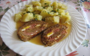 Plnená roláda z mletého mäsa