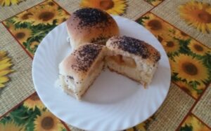 Pečené buchty s jablkovou plnkou