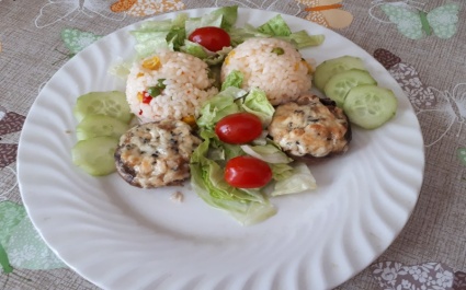 Šampiňóny plnené nivou a slaninou