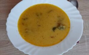 Brokolicovo mrkvová polievka so syrokrémom