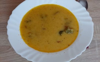 Brokolicovo mrkvová polievka so syrokrémom